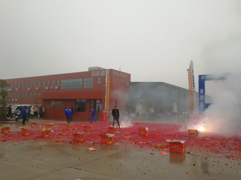 一路凱歌，讓歷史見(jiàn)證新年開(kāi)門(mén)紅