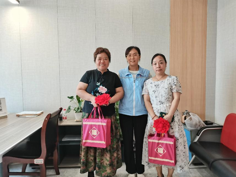 溫馨歡送會(huì )，依依不舍情