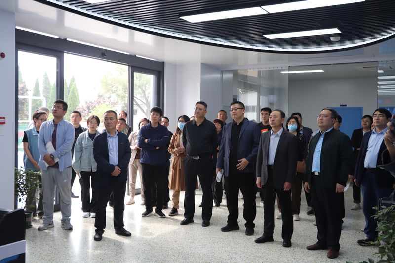 乘風(fēng)破浪正當時(shí)，揮楫擊流為明天